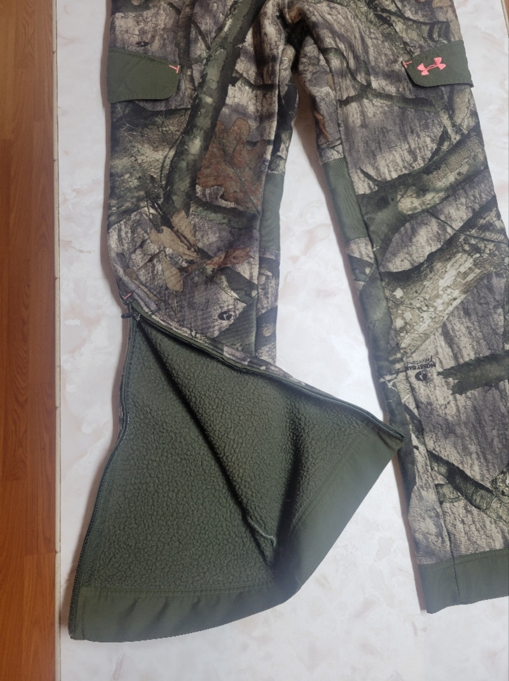 Under Armour Camo Hunting Pants Women’s SM/P Loose Fit ColdGear Mossy Oak Outdoo - Picture 12 of 16